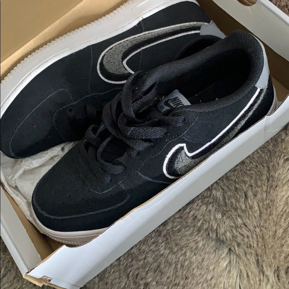 gym shoes